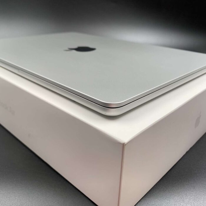 Macbook Air M2 13" 512GB Starlight - Image 3