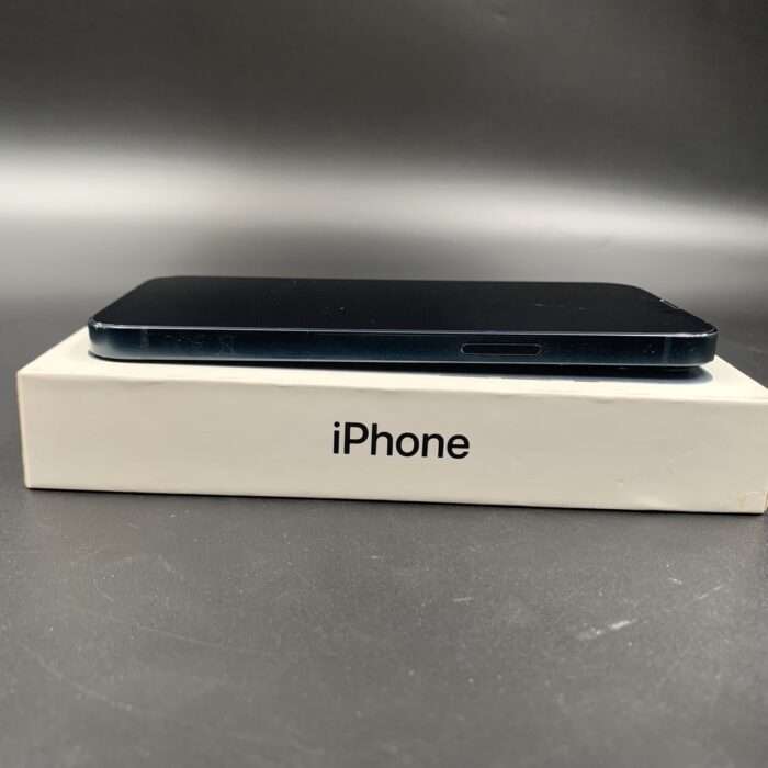 iPhone 13 128GB Midnight - Image 3