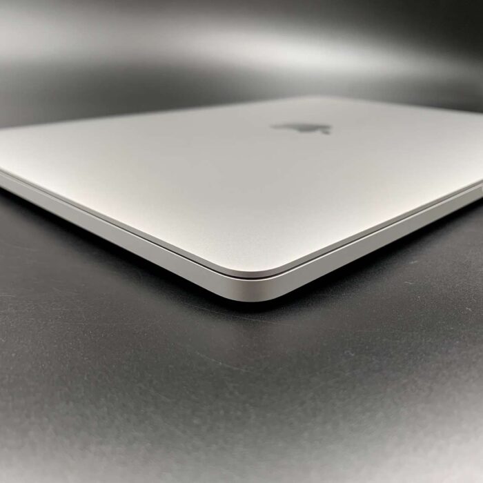 Macbook Pro 13" 2020 1,4GHz i5 8GB 256GB Silver - Image 2