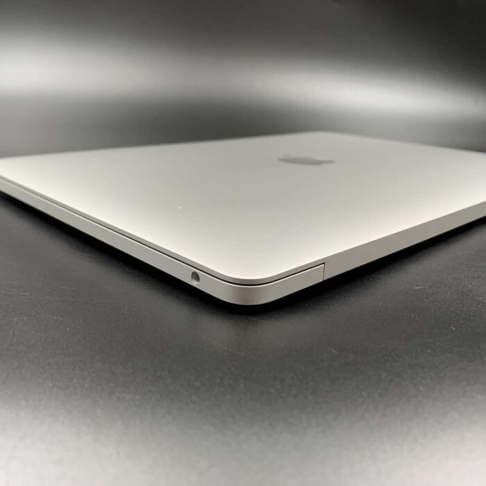Macbook Pro 13" 2020 1,4GHz i5 8GB 256GB Silver - Image 4