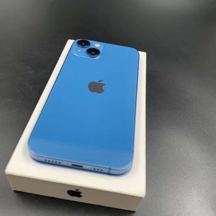 iPhone 13 256GB Blue - Image 9