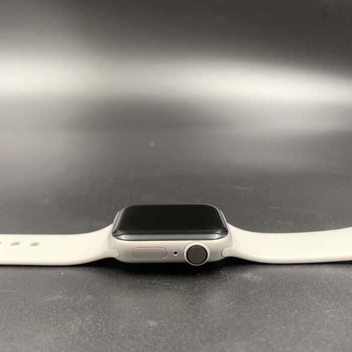 Apple Watch Series 4 40MM Silver - Image 2