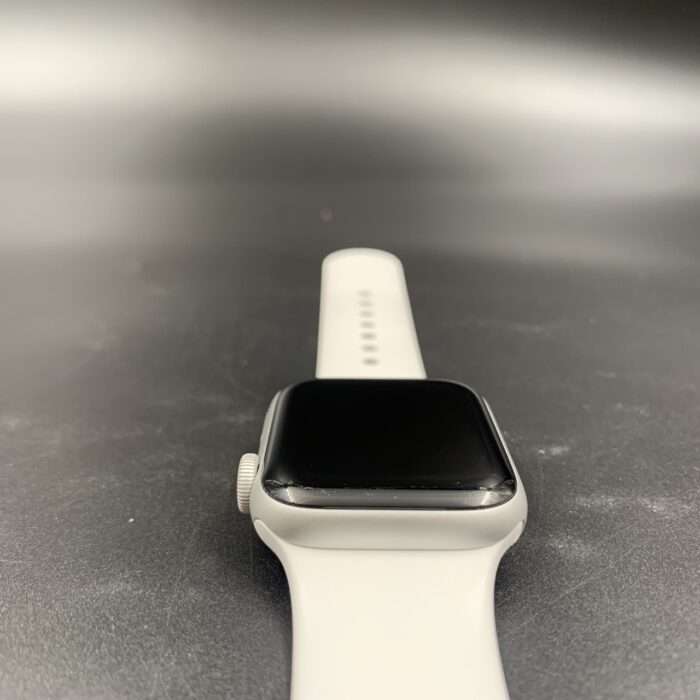 Apple Watch Series 4 40MM Silver - Image 3