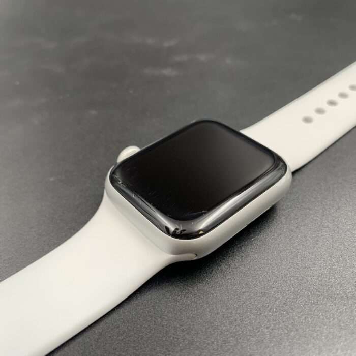 Apple Watch Series 4 40MM Silver - Image 7