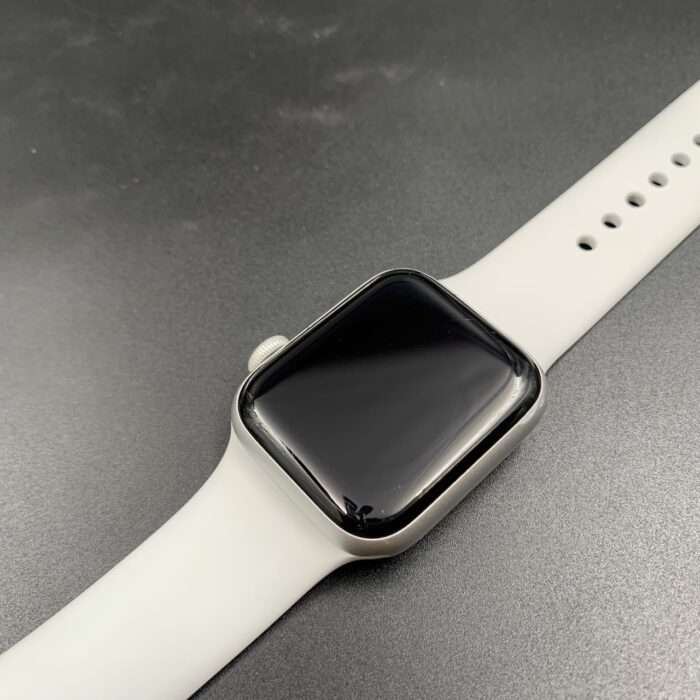 Apple Watch Series 4 40MM Silver - Image 8