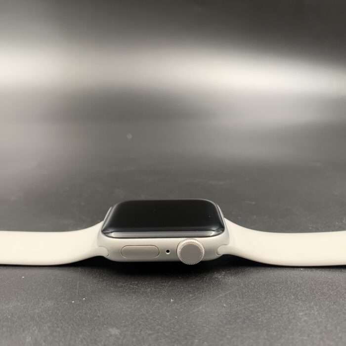 Apple Watch SE (Gen 2) 40MM Silver - Image 2
