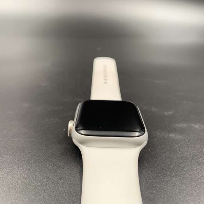 Apple Watch SE (Gen 2) 40MM Silver - Image 3
