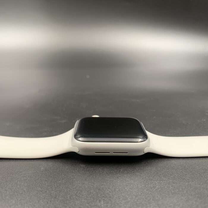 Apple Watch SE (Gen 2) 40MM Silver - Image 4