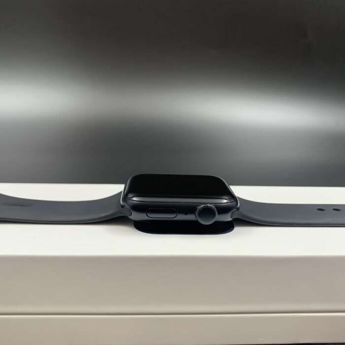 Apple Watch SE (Gen 2) Midnight 44MM - Image 2