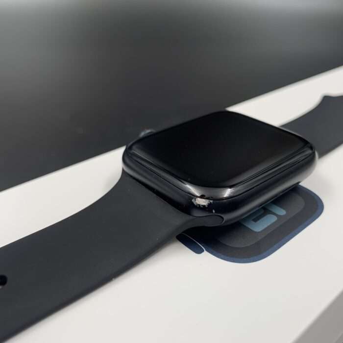 Apple Watch SE (Gen 2) Midnight 44MM - Image 4