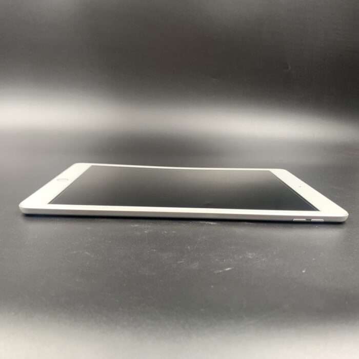 iPad 7th Gen 32GB Wifi Silver - Image 2