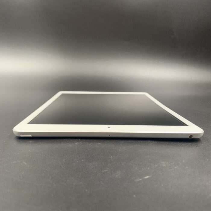 iPad 7th Gen 32GB Wifi Silver - Image 3