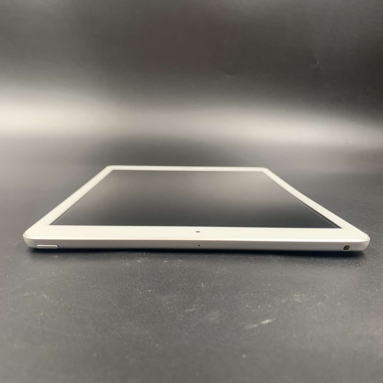 Refurbished iPad Wi-Fi+Cellular 32GB - Silver (7th Generation) - Apple (HK)