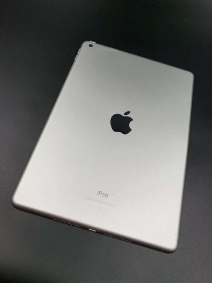 iPad 7th Gen 32GB Wifi Silver - Image 6