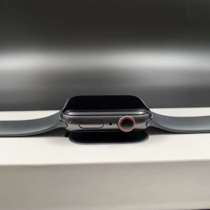 Apple Watch Series 6 44MM Space Grey GPS+Cellular - Image 2