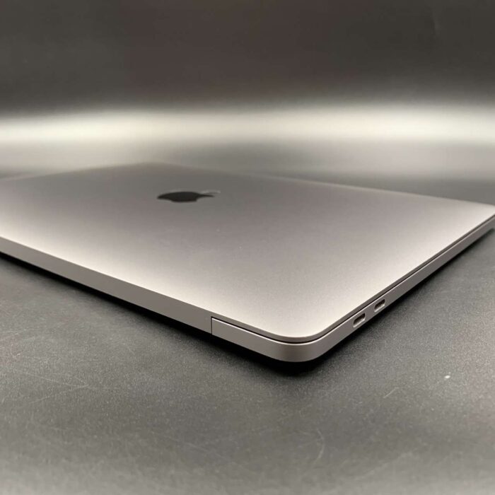Macbook Pro 13" 2019 | 2,4GHz i5 | 8GB | 512GB Space Grey - Image 5