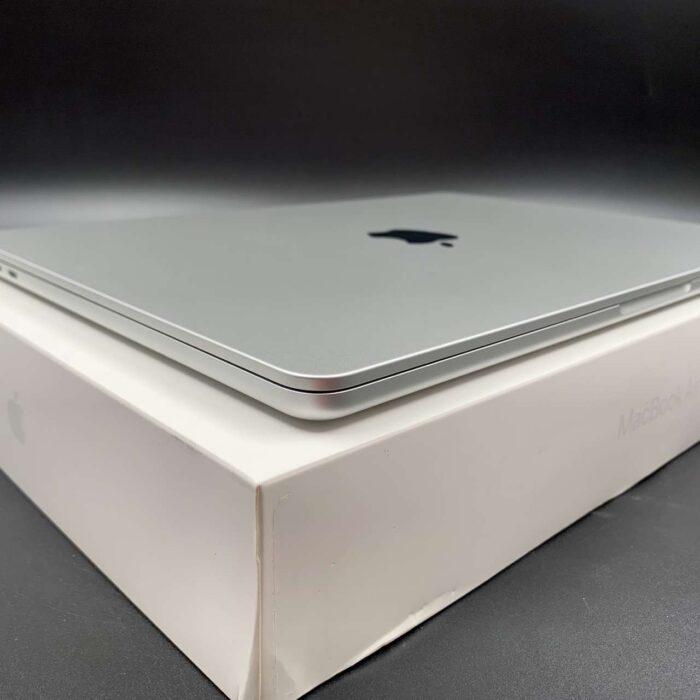 Macbook Air M2 13-inch 256GB Silver - Image 2