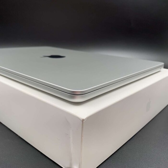Macbook Air M2 13-inch 256GB Silver - Image 3