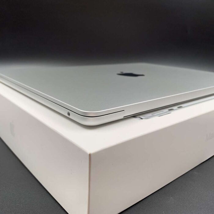 Macbook Air M2 13-inch 256GB Silver - Image 4