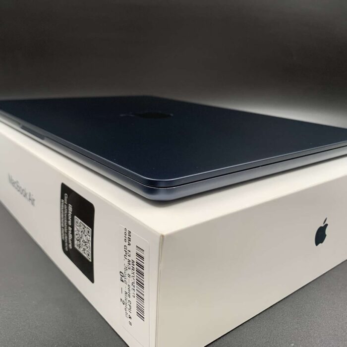 Macbook Air M3 13-inch 256GB Midnight - Image 3