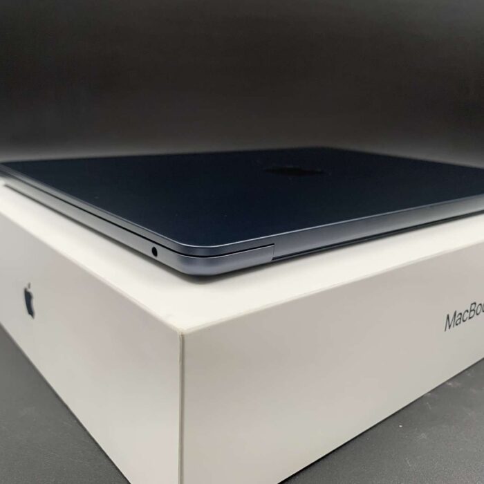 Macbook Air M3 13-inch 256GB Midnight - Image 4