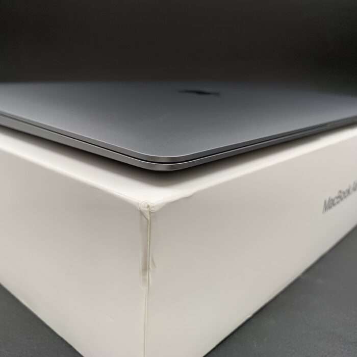 Macbook Air M1 13-inch 256GB Space Grey - Image 2