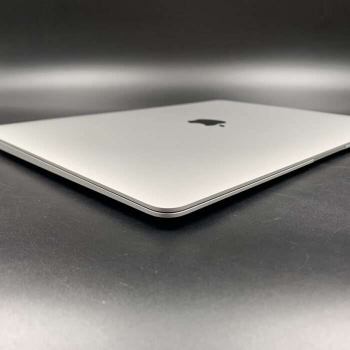 Macbook Air M1 13-inch 256GB Silver - Image 2