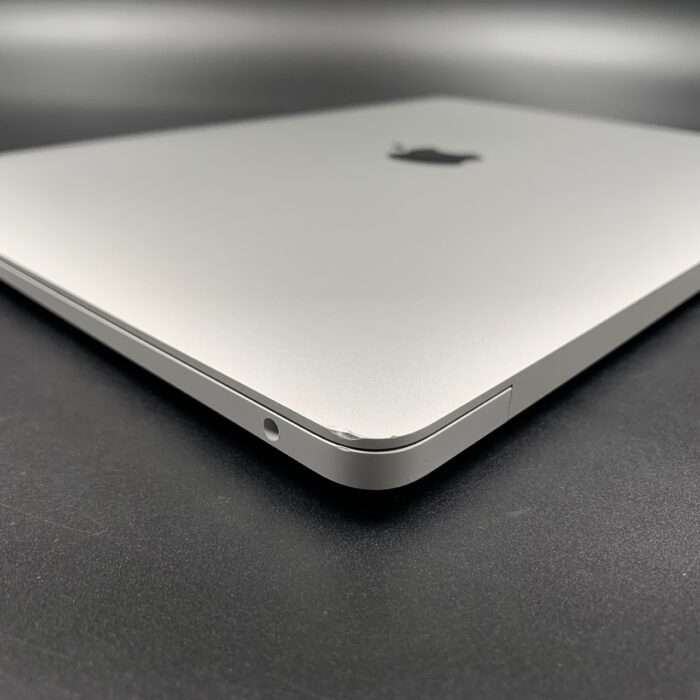 Macbook Air M1 13-inch 256GB Silver - Image 4