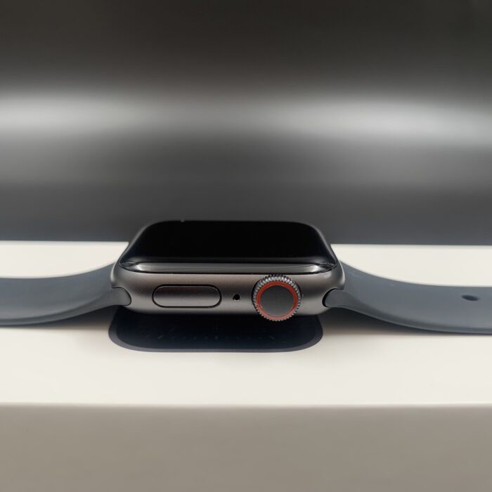 Apple Watch SE 41MM Cellular - Image 2