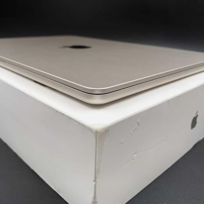 Macbook Air M3 13-inch 256GB Starlight - Image 2