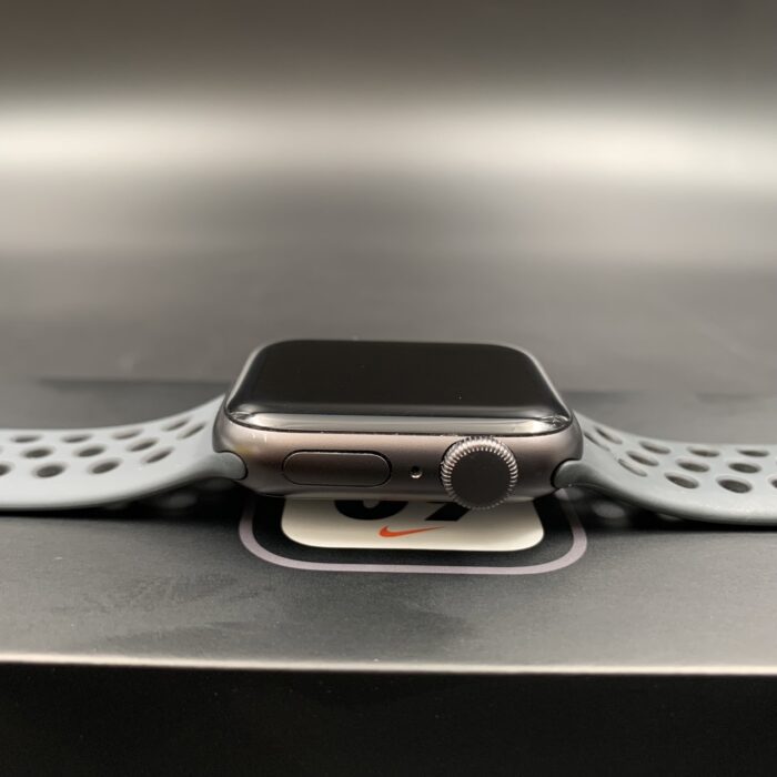 Apple Watch SE Nike Edition 40MM Space Grey - Image 2
