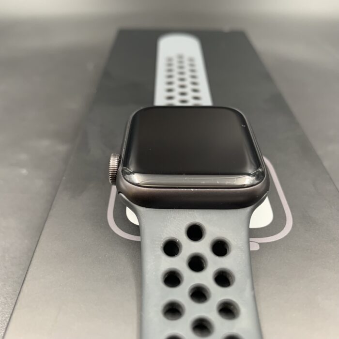 Apple Watch SE Nike Edition 40MM Space Grey - Image 3