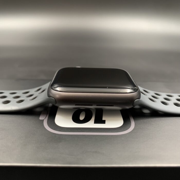 Apple Watch SE Nike Edition 40MM Space Grey - Image 4