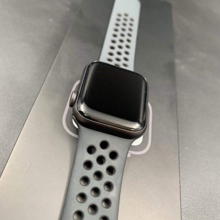 Apple Watch SE Nike Edition 40MM Space Grey - Image 6