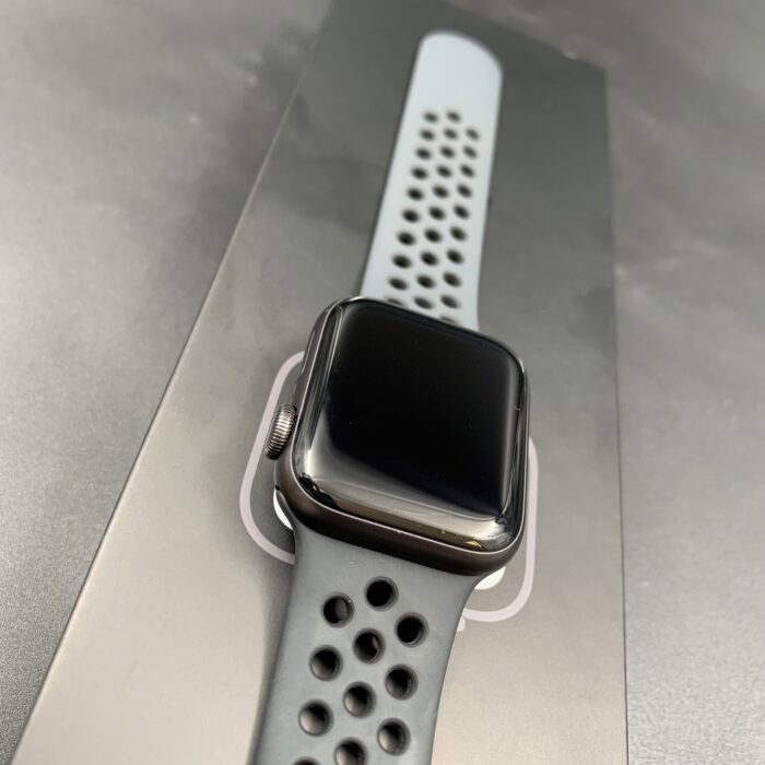Apple Watch SE Nike Edition 40MM Space Grey - Image 7