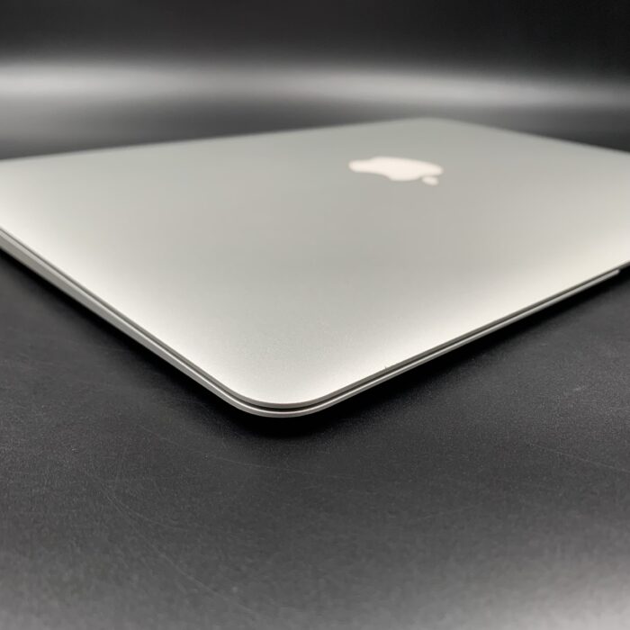 Macbook Air 13" 2017 128GB Silver - Image 2
