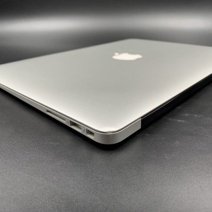 Macbook Air 13" 2017 128GB Silver - Image 4