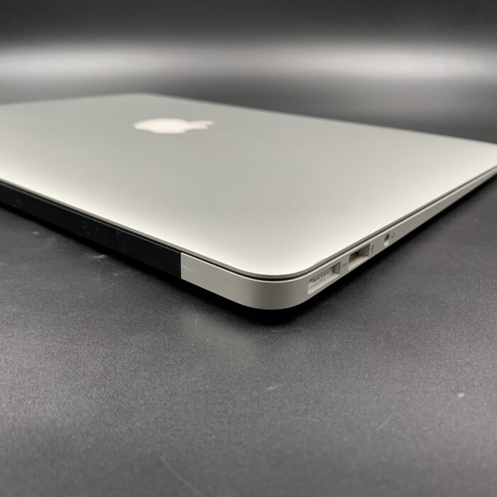 Macbook Air 13" 2017 128GB Silver - Image 6