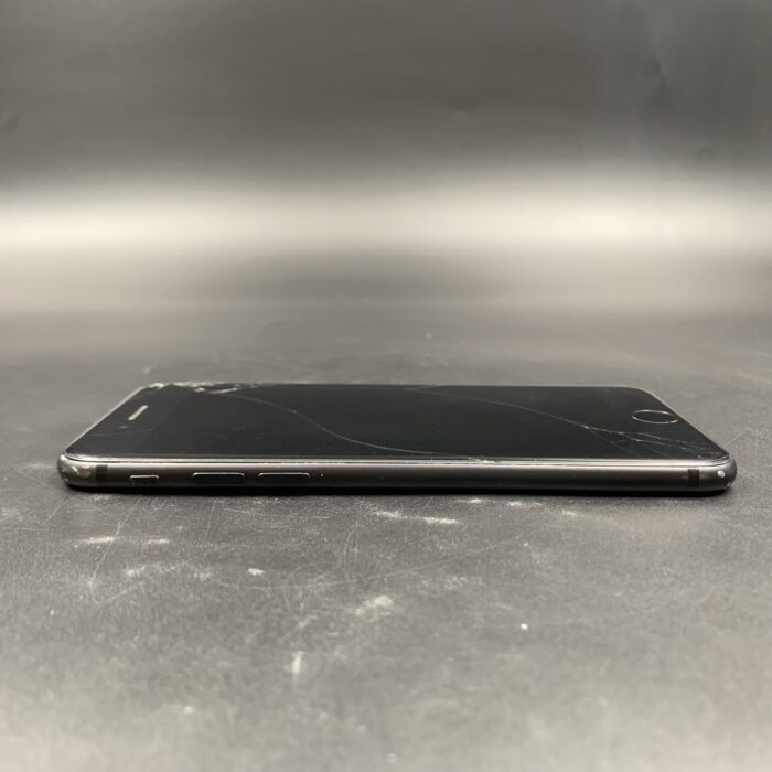 iPhone 7 32GB Black (Cracked Screen) - Image 4