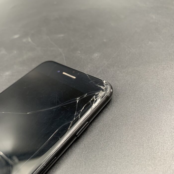 iPhone 7 32GB Black (Cracked Screen) - Image 6