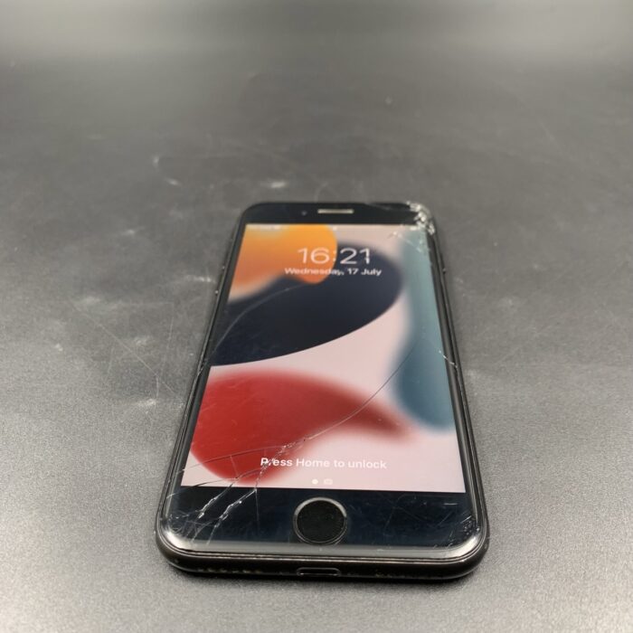 iPhone 7 32GB Black (Cracked Screen) - Image 7
