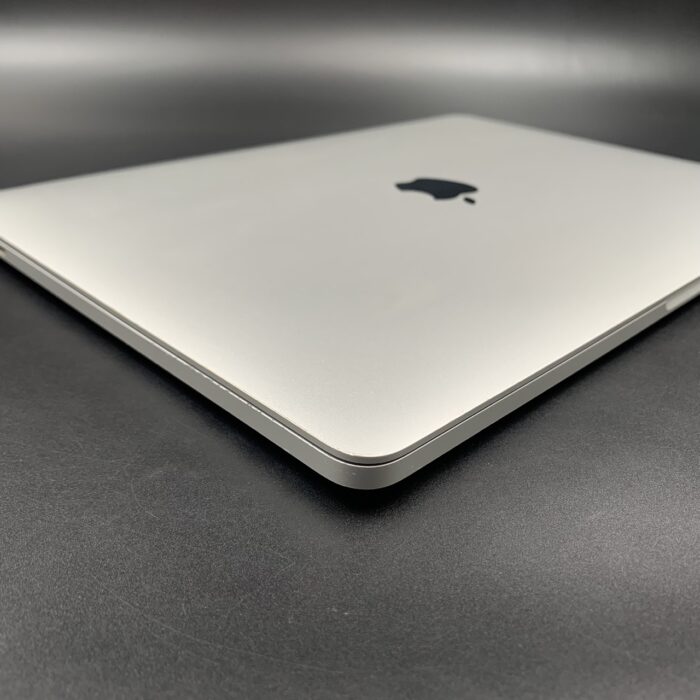 Macbook Pro M1 13" 256GB | 8GB Ram | Silver - Image 2