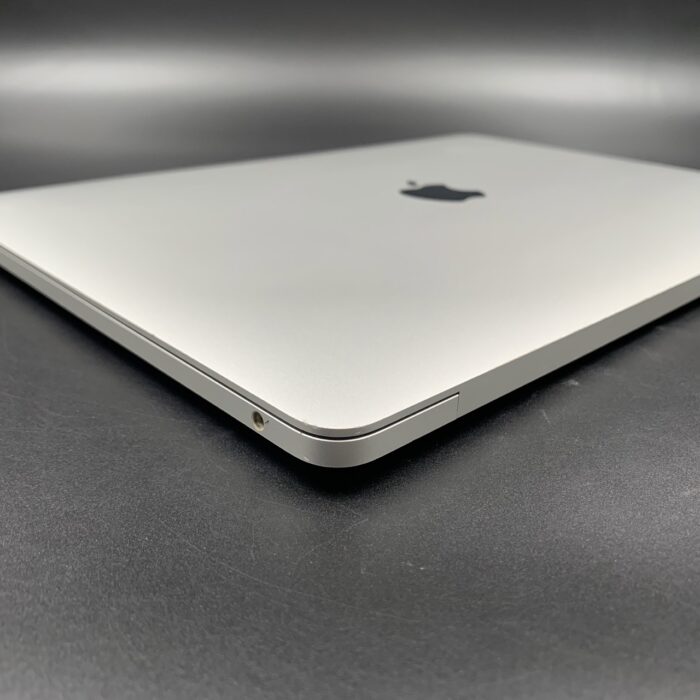 Macbook Pro M1 13" 256GB | 8GB Ram | Silver - Image 4