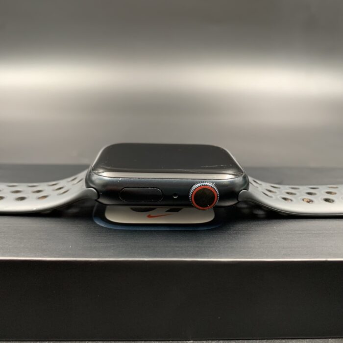 Apple Watch Series 7 Nike Edition 44MM Cellular Space Grey - Image 3