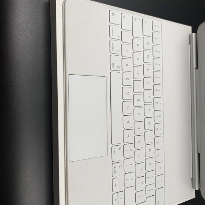Magic Keyboard + Trackpad for iPad 12.9" White - Image 3