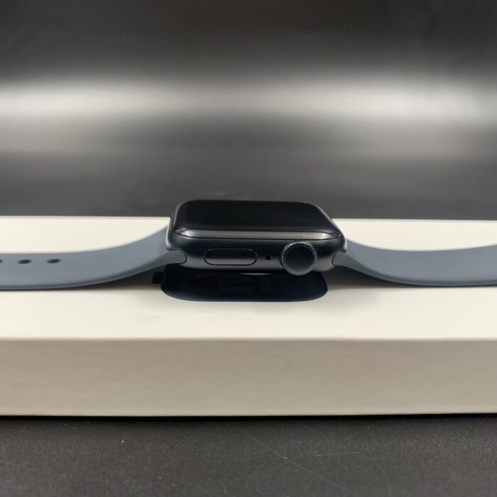 Apple Watch SE (Gen 2) 40MM Midnight - Image 2