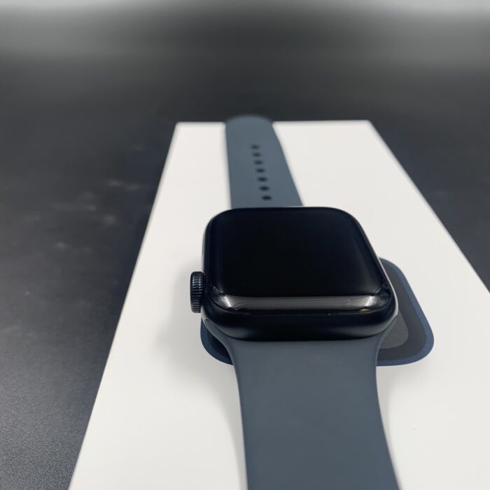 Apple Watch SE (Gen 2) 40MM Midnight - Image 3