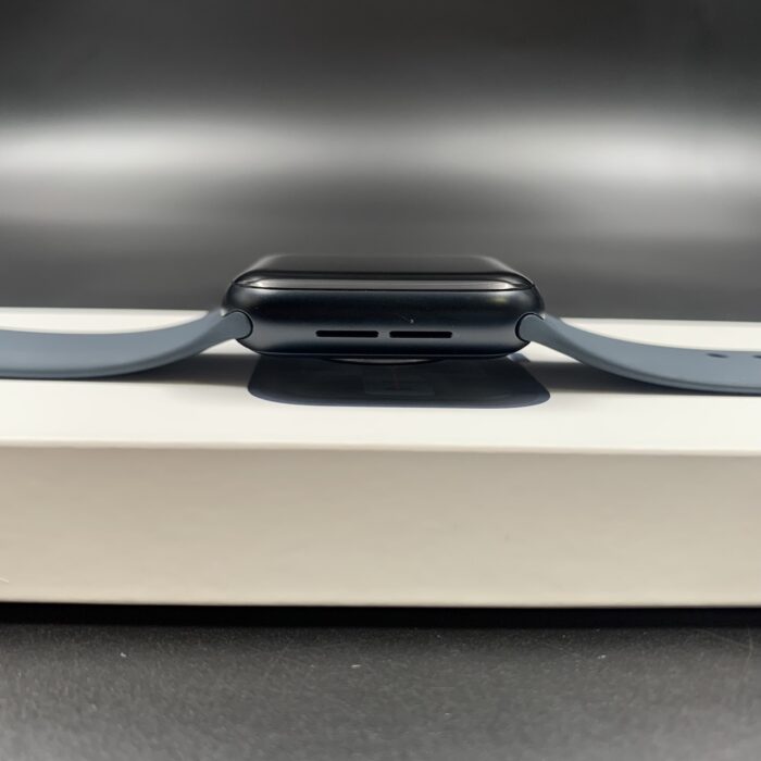 Apple Watch SE (Gen 2) 40MM Midnight - Image 4