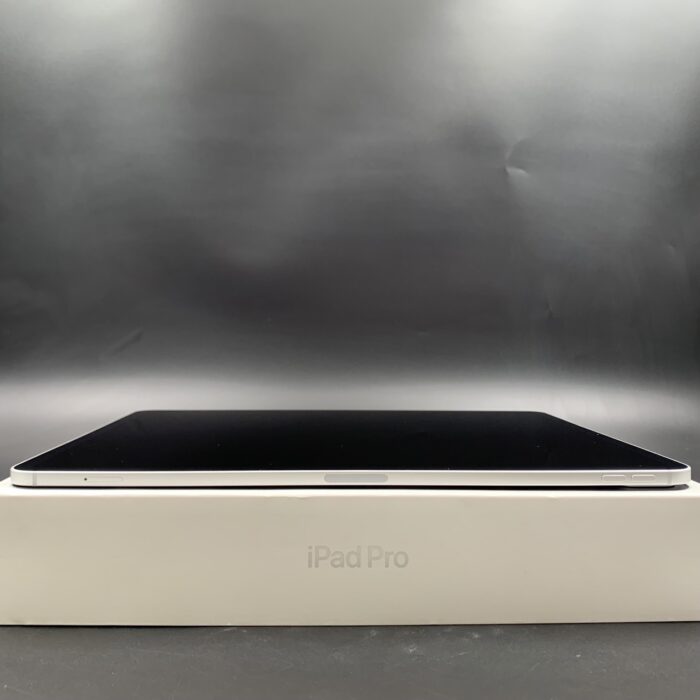 iPad Pro 12.9 (4th Generation) 1TB Wifi + Cellular Silver - Image 2