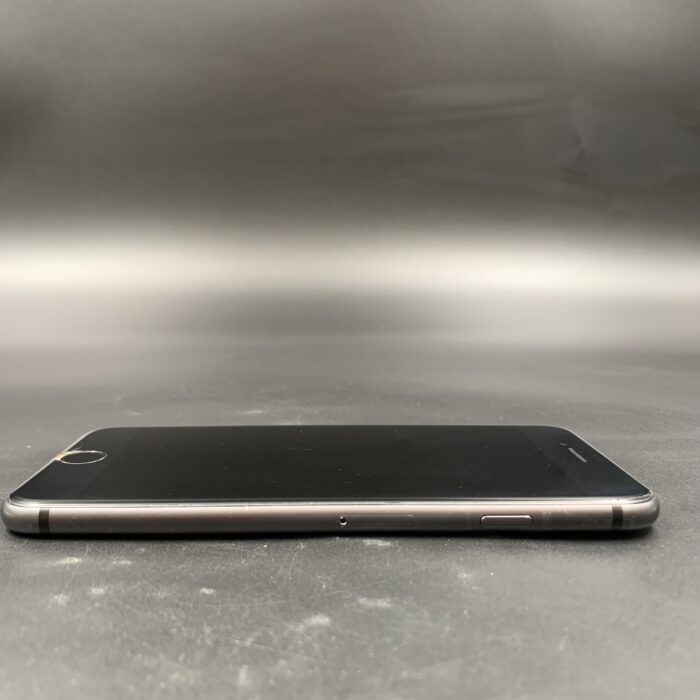 iPhone 8 64GB Space Grey (Cracked Screen) - Image 2